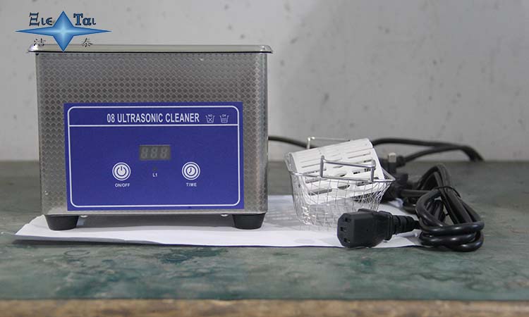 小型超聲波清洗機需要專用水嗎？有哪些用處？